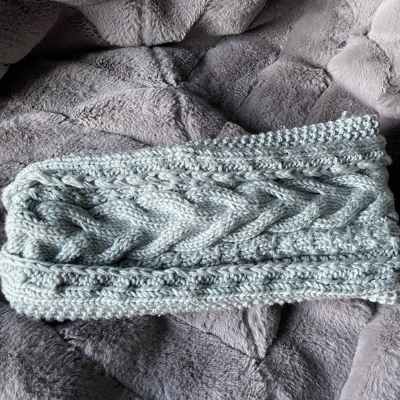 Women’s Wool Mini-Shawl - Picture 1 of 3